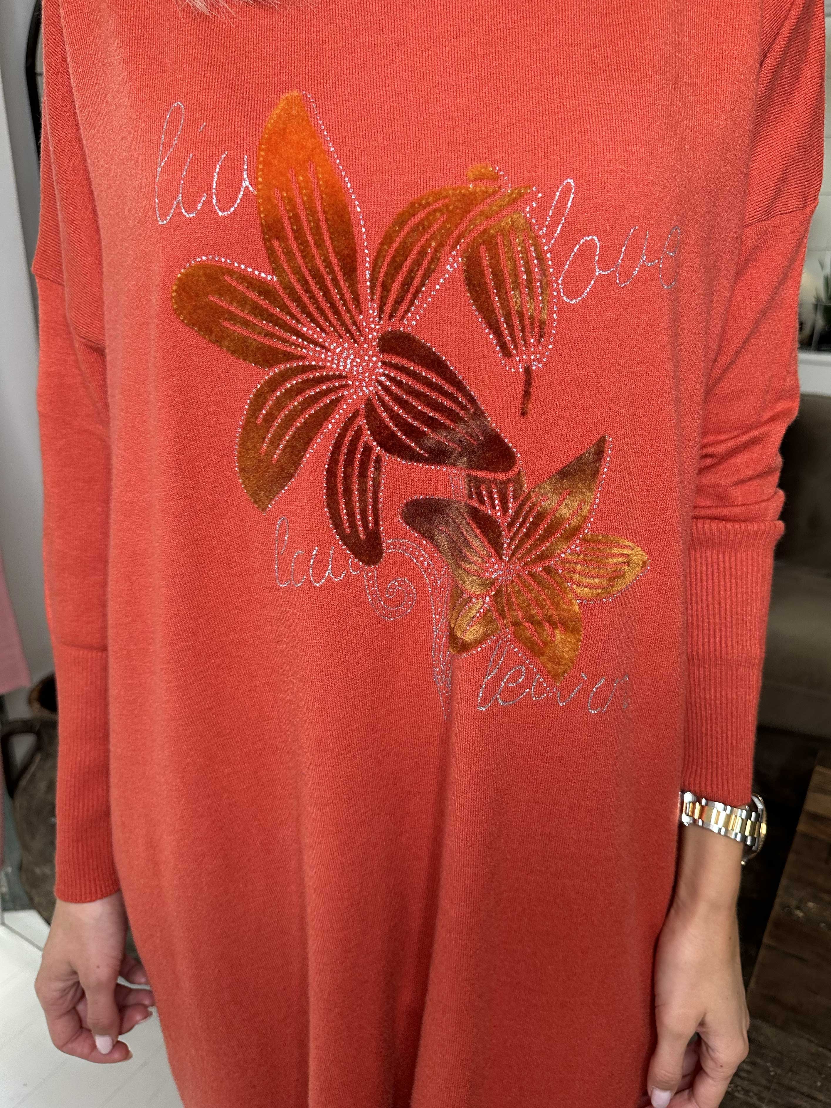 Amilie - Mjuk klänning med blommigt tryck